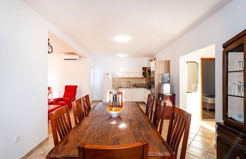 Velim House | Stunning home in Donji Kasic