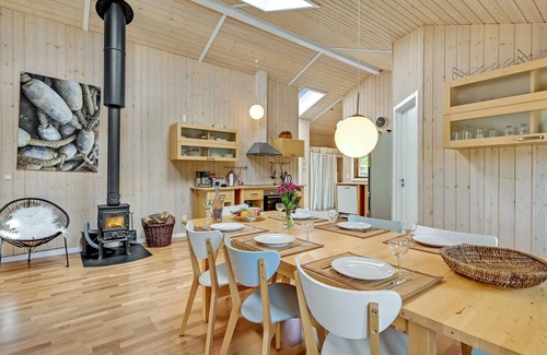 Krejbjerg House | Stunning home in Ejstrupholm with WiFi