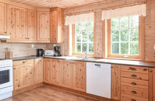 Strandvik House | Stunning home in Fusa with sauna