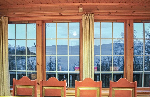 Strandvik House | Stunning home in Fusa with sauna