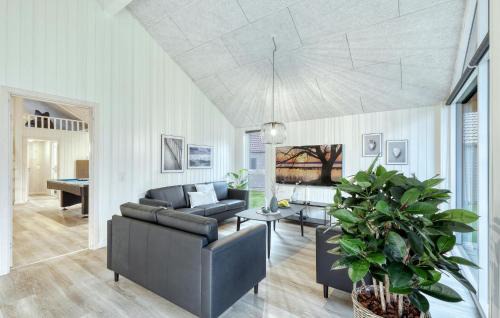 Jesendorf House | Stunning Home In Jesendorf With Sauna