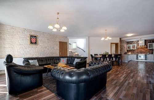 Ladevci House | Stunning home in Ladevci with WiFi