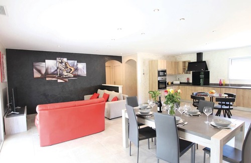 Monteux House | Stunning home in Monteux