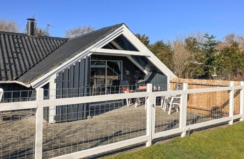 Næsby Strand House | Stunning Home In Nakskov With Wifi