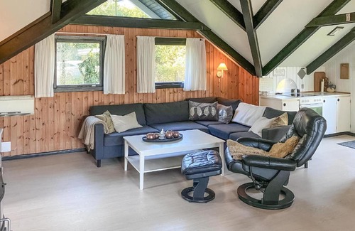 Næsby Strand House | Stunning Home In Nakskov With Wifi