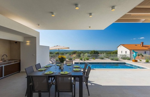 Sveti Lovrec House | Stunning home in Porec