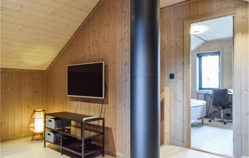 Birkenes House | Stunning Home In Vatnestrøm With Sauna