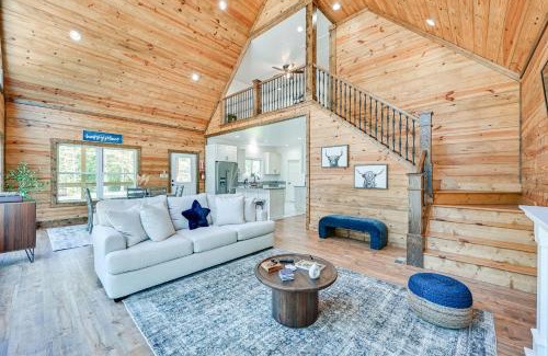 Cub Run House | Stunning Home Near Nolin Lake Hot Tub and Fire Pit!
