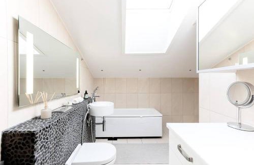 Ullanlinna Apartment | Stunning Huvilakatu Penthouse