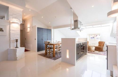 Ullanlinna Apartment | Stunning Huvilakatu Penthouse