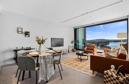 Belconnen Apartment | Stunning Lake-View in Belconnen