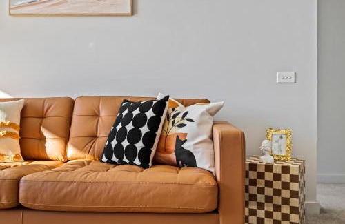 Belconnen Apartment | Stunning Lake-View in Belconnen