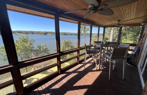 Stemley House | Stunning Lakefront 3 Bedroom with Dock and Deep Water!