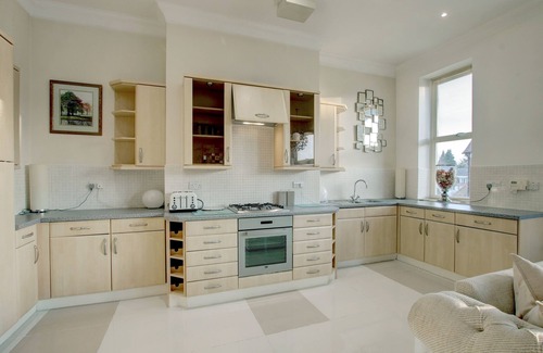 Moseley Apartment | Stunning Large Grand Apartment in Upmarket area, Wifi, Pets allowed
