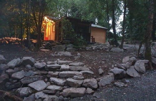 Garrykennedy Cabin | Stunning log cabin on the lake