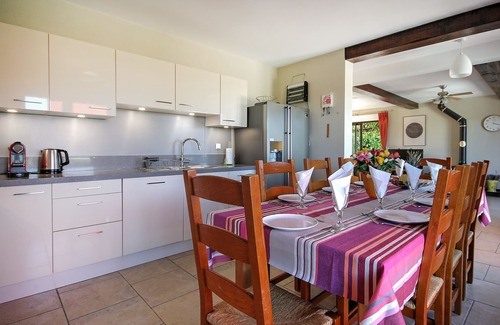 La Dornac Villa | Stunning Luxury Dordogne Villa with Heated Pool, Jacuzzi, WiFi, Sleeps 9