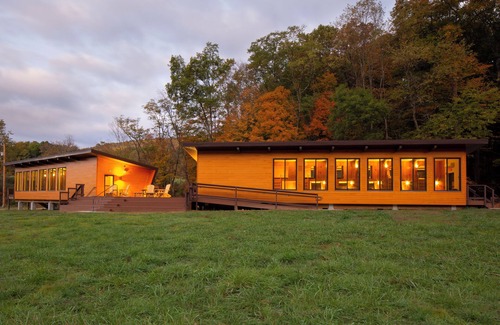 Clearville Cabin | Stunning Modern Private Cabin at River Mountain Resort