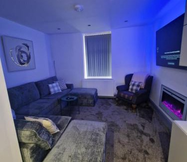 Aberdulais Villa | Stunning Modern Riverside Cottage