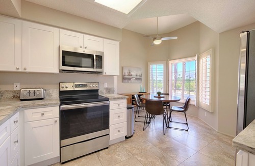 Palm Desert Condo | Stunning Mountain & Golf Views
