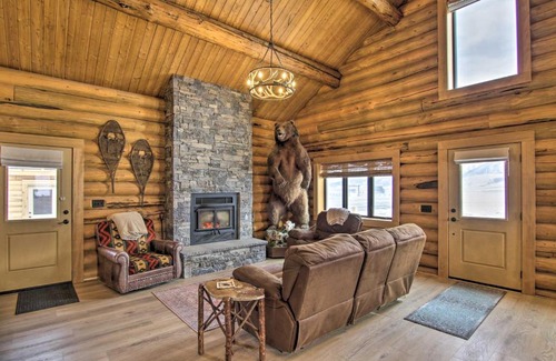 Livingston House | Stunning Mountain Views Livingston Cabin with Deck!