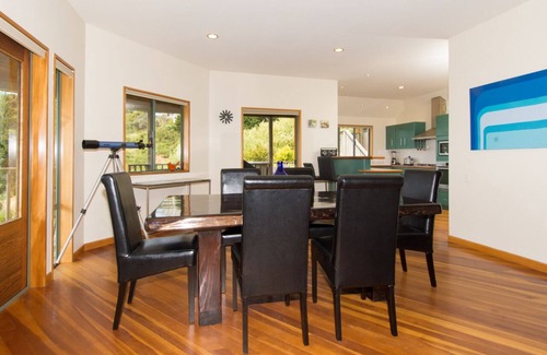 Tahunanui House | Stunning Nelson Holiday Home with Spa Pool