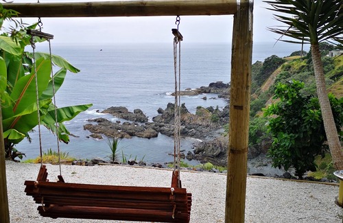 Mahinepua Cottage | Stunning ocean front cliff top cottage