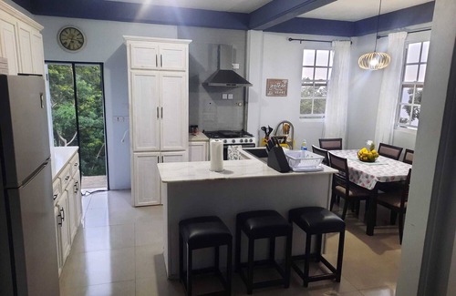 Roseau House | Stunning Ocean View Retreat | 2-Bedroom Getaway | 15 Mins to Roseau & Adventure!