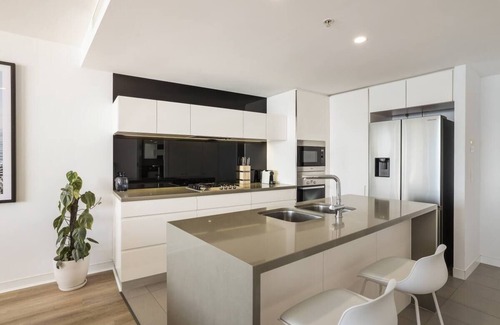 Broadbeach Apartment | Stunning Ocean Views 20th floor Oracle Tower 1