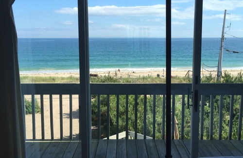 Kenyon House | Stunning oceanfront location at end of cul-de-sac perfect for families
