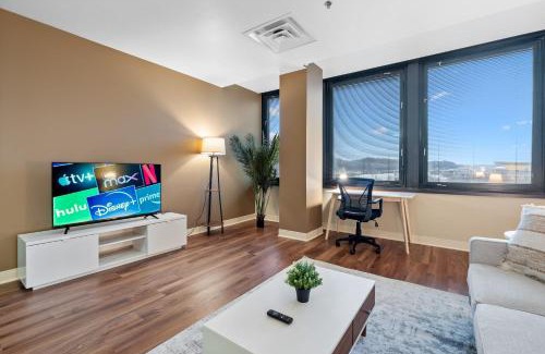 Downtown Pittsburgh Apartment | Stunning Panoramas 1-Bedroom Deluxe Central Pittsburgh