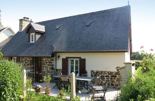 Sourdeval-les-Bois House | Stunning private villa for 4 guests with WIFI, TV, terrace, pets allowed and parking