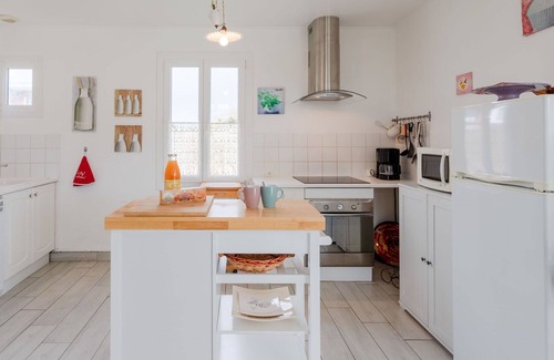 Anneville-sur-Mer House | Stunning private villa for 6 people with WIFI, TV, pets allowed and parking
