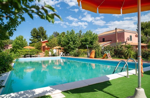 Citta Sant'Angelo House | Stunning private villa with WIFI, pool, TV, patio, pets allowed and parking, close to Pescara
