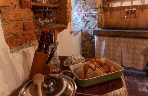 Pergine Valdarno House | Stunning private villa with A/C, WIFI, TV, patio, pets allowed and parking, close to Arezzo