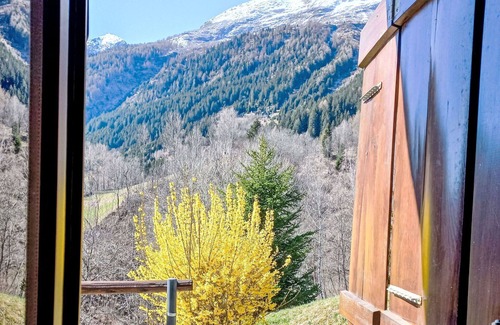 Acquarossa House | Stunning private villa for 4 people with WIFI, patio and parking