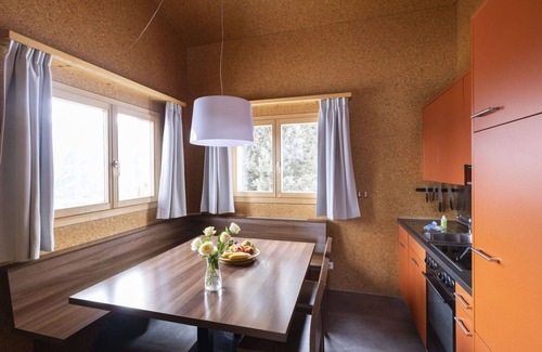 Oberurmein House | Stunning private villa for 6 guests with WIFI, TV, terrace, pets allowed, panoramic view and par.