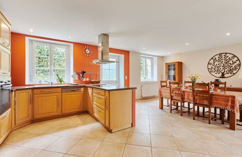 Le Vretot House | Stunning private villa for 5 people with WIFI, TV, patio, pets allowed and parking