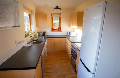 East Lewiston House | Stunning private villa for 7 people with WIFI, TV, patio, pets allowed and parking