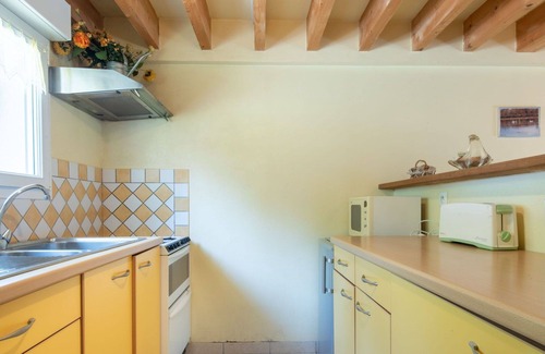 Carentan House | Stunning private villa for 4 people with WIFI, TV, terrace, pets allowed and parking