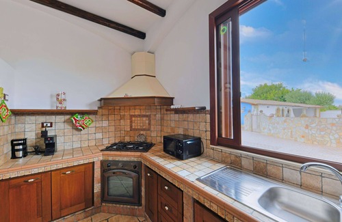 Syracuse Villa | Stunning private villa with A/C, private pool, WIFI, TV, terrace, pets allowed and parking