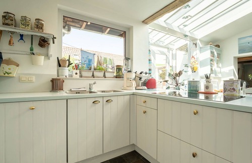 Vlissegem House | Stunning private villa for 4 guests with WIFI, TV, terrace, pets allowed and parking