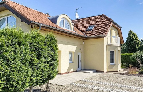 Dolni Chabry Villa | Stunning private villa for 8 guests with WIFI, TV, terrace and parking