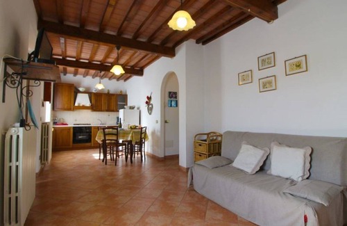 Volterra Villa | Stunning private villa with WIFI, private pool, TV, pets allowed and parking, close to San Gimig.