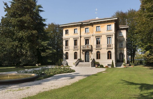 Saonara Villa | Stunning private villa for 17 guests with WIFI, A/C, TV, terrace and parking, close to Padua
