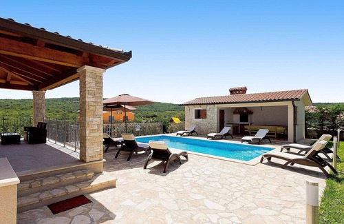 Salakovci Villa | Stunning private villa with WIFI, A/C, private pool, TV, terrace, pets allowed and parking