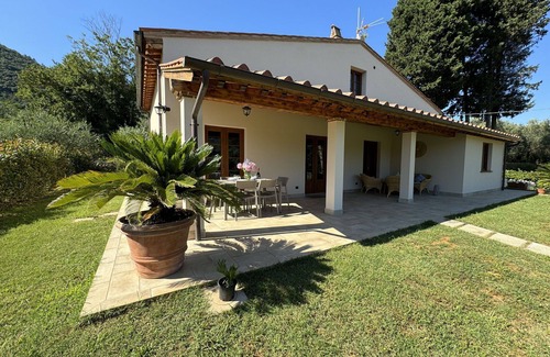 Santa Maria del Giudice Villa | Stunning private villa with WIFI, A/C, TV, veranda, pets allowed, panoramic view and parking