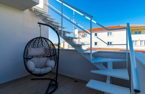 Karigador House | Stunning private villa with A/C, hot tub, private pool, WIFI, TV, terrace, pets allowed and park.