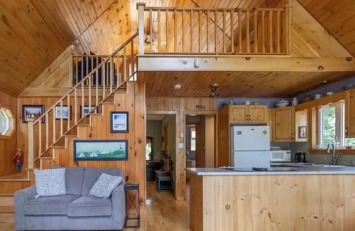 Weldford Cottage | Stunning River View!nn