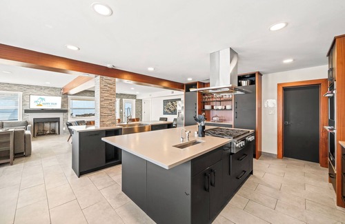 Orlando Beach Condo | Stunning Riverfront Views! W/Private beach access & Perfect Setting for Events
