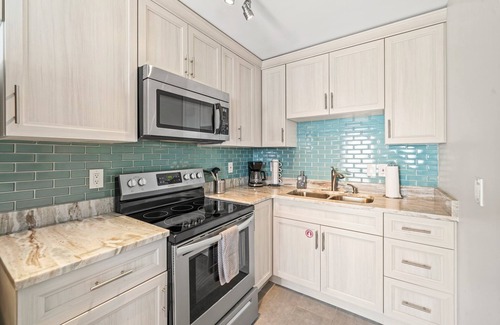 Orlando Beach Condo | Stunning Riverfront Suite W/Private Beach Access & Perfect Setting for Events